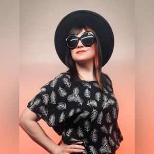 FOREVER 21 / Black & White Feather Batwing Top / Medium / Emo Bohemian Festival